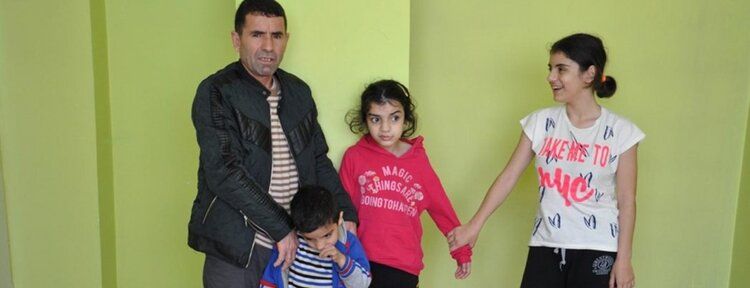Çocukları engelli olan Suriyeli aile yardım bekliyor