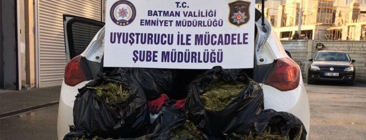 117 bin TL değerinde kaçak sigara ve 46 kilo esrar ele geçirildi