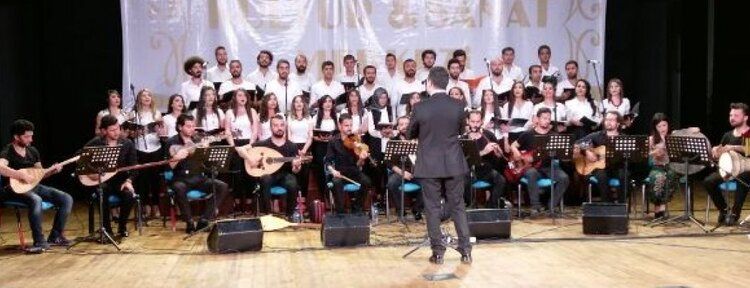 Çok dilli müzik korosu büyüledi