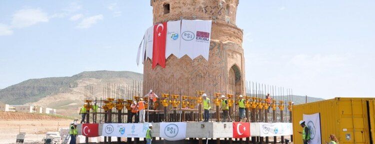 Zeynel Bey Türbesi yeni yerine yerleştirilmeye başlandı