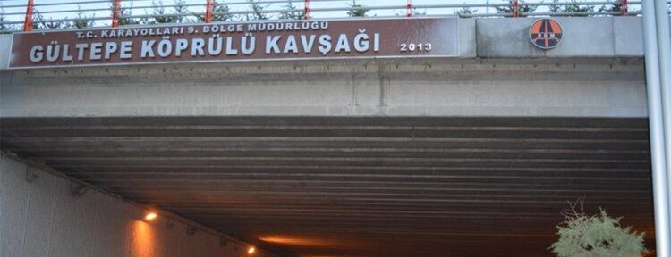 Haç işaretini andıran süslemelere tepki