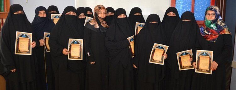 Mustazaflar Cemiyeti okuma-yazma bilmeyen kadınlara eğitim verdi
