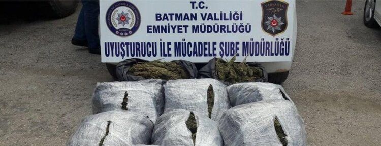 Kaçan araçta 96 kilo esrar ele geçirildi