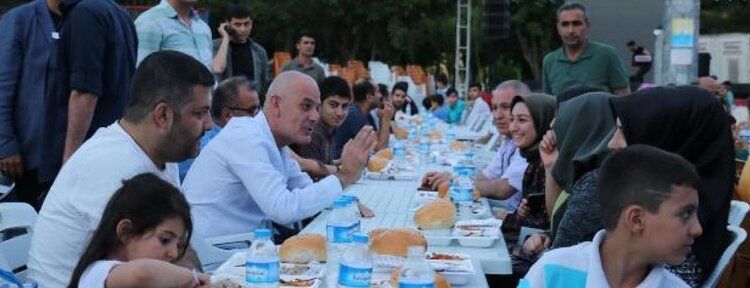 Ramazan dolu dolu başladı