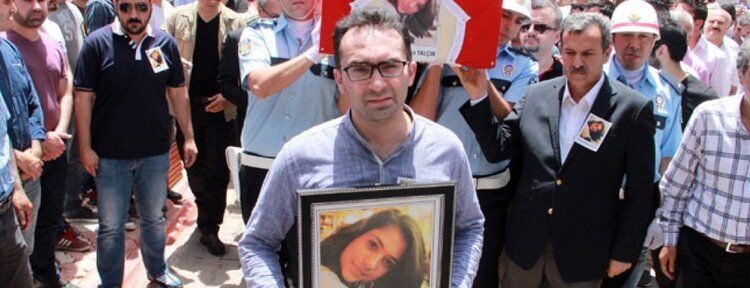 Gözyaşları Şenay öğretmen için