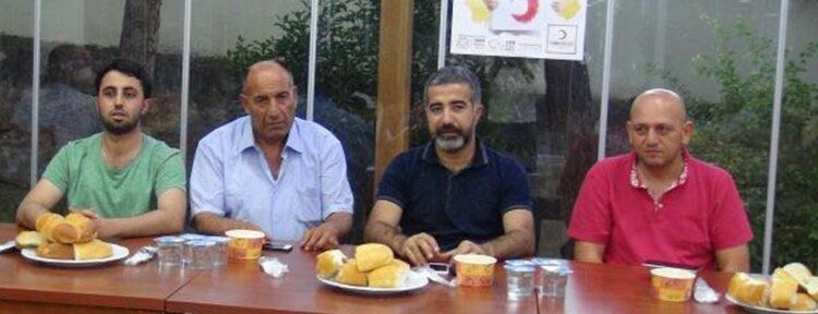 Batman'da ihtiyaç sahibi aileler iftarda buluştu