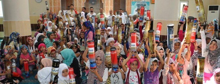 MÜSİAD’tan Kur’an-ı Kerim öğrenen yüzlerce çocuğa hediye