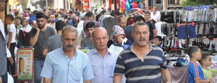 Batman'da bayram alışverişi esnafın yüzünü güldürdü