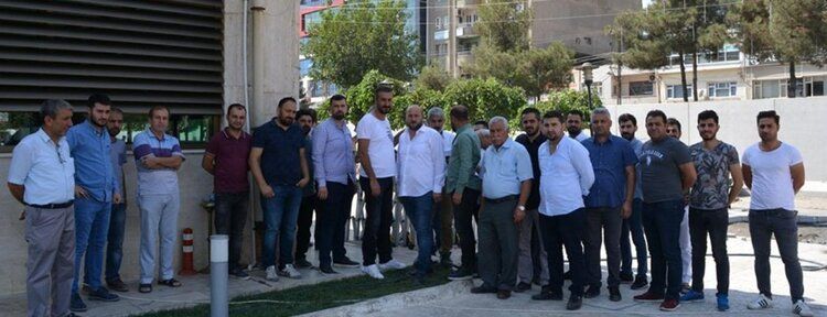 Belediye çalışmalardan olumsuz etkilenen esnaf belediye başkanı ile görüştü