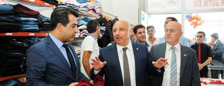 Öğrencilere ücretsiz giyim mağazası