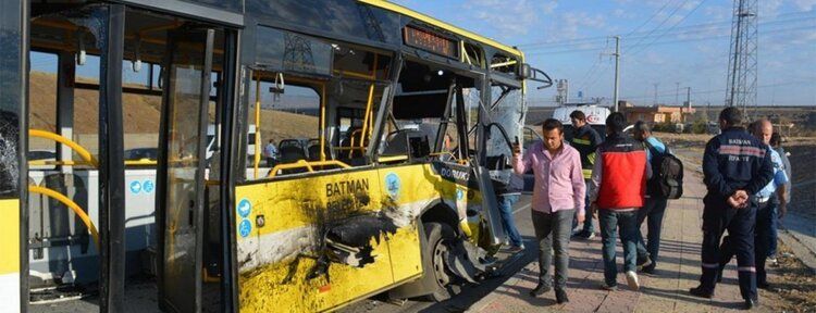 Öğrenci servisi ile belediye otobüsü çarpıştı: 2’si ağır 15 yaralı