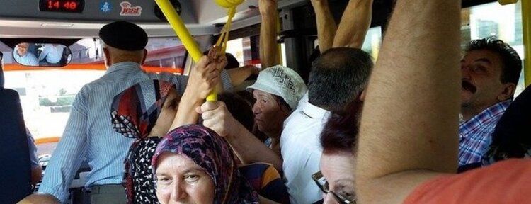 Uzmanlar uyardı: Toplu taşımada yaşlılara yer vermeyin!
