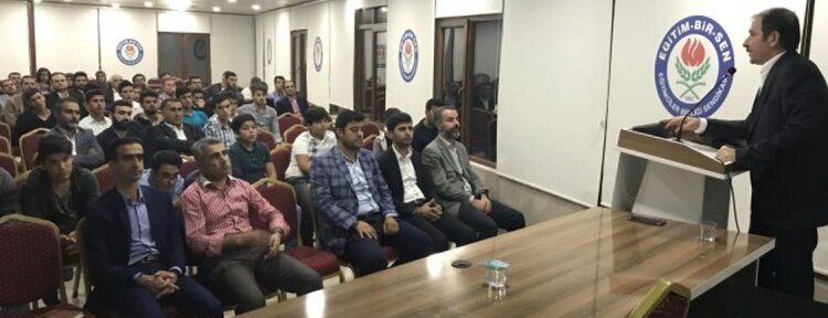 Sevgili gençlerle buluştu