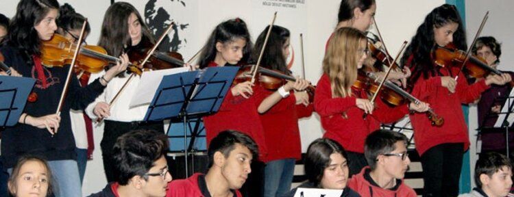 TED Orkestrası hastanede çocuklara konser verdi