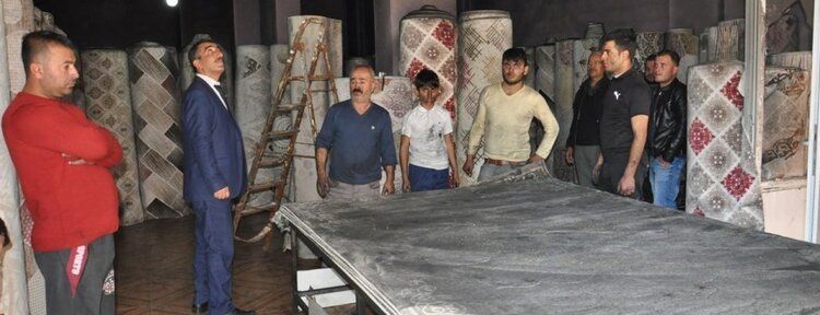 Halı dükkanında çıkan yangın 150 bin TL'ye mal oldu