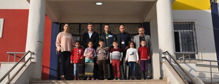 Belediyeden öğrencilere kışlık ayakkabı