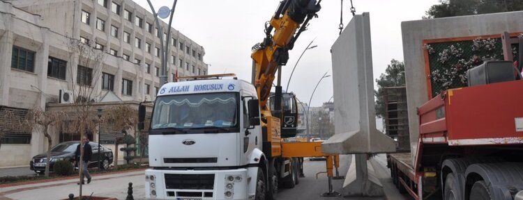 Beton bloklar kaldırıldı