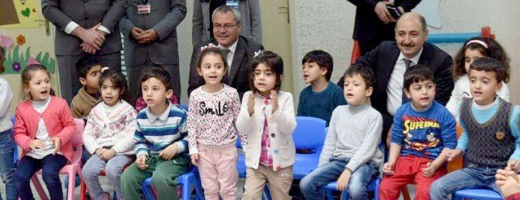 Vali Deniz,okul ziyaretlerinde bulundu