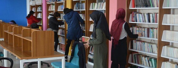 Liseli öğrencilerden "Kitap Bir İlaçtır" kampanyası