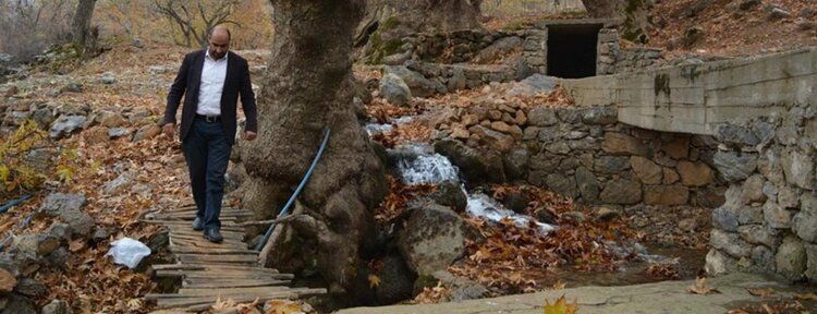 Doğal güzelliği bulunan çeşme ilgi çekiyor