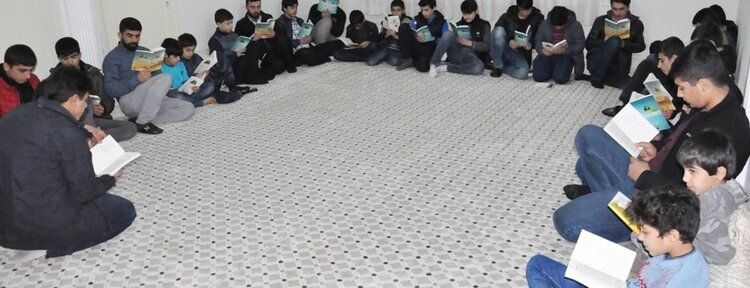 Çocuklar ve gençler toplu halde Siyer Sınavı'na hazırlanıyor