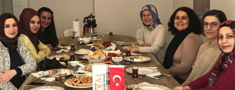 KADEM, kadın gazetecileri ağırladı
