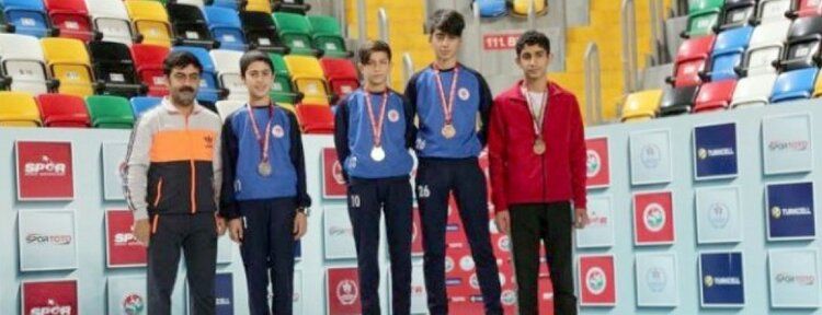 Petrolspor’lu yürüyüşçüler altınlarla döndüler