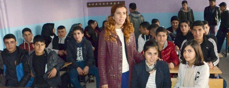 Şehit Aybüke öğretmenin öğrencileri karne aldı