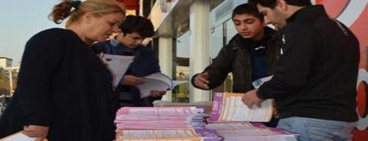Şenses Kırtasiye’den ücretsiz kitap standı