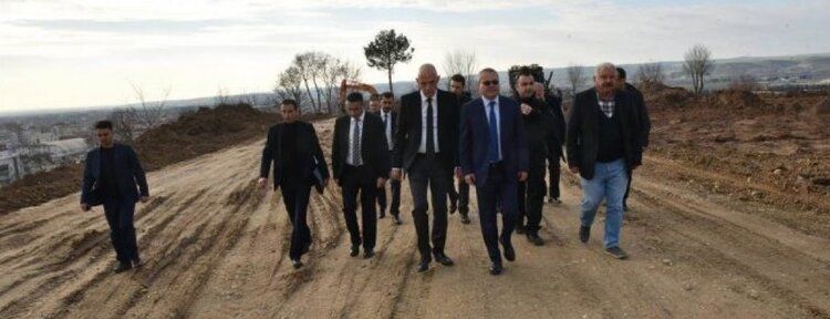 Vali Deniz, Esentepe’de yapılacak cami inşaatını gezdi