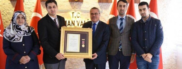 Gazi eğitimciye övünç madalyası