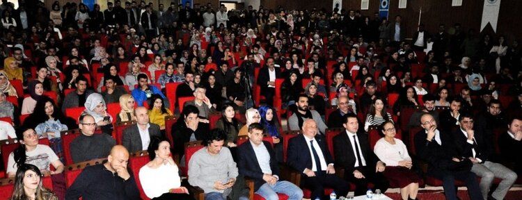 “Büyük İktisatçılar” tiyatro oyunu beğeniyle izlendi