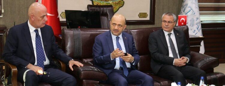 Başbakan Yardımcısı Işık’tan belediyeye ziyaret