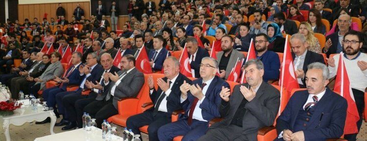 Aksoy "darbeler" konferansına katıldı