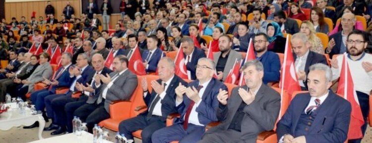 Aksoy, ‘Darbeler’ konferansına katıldı