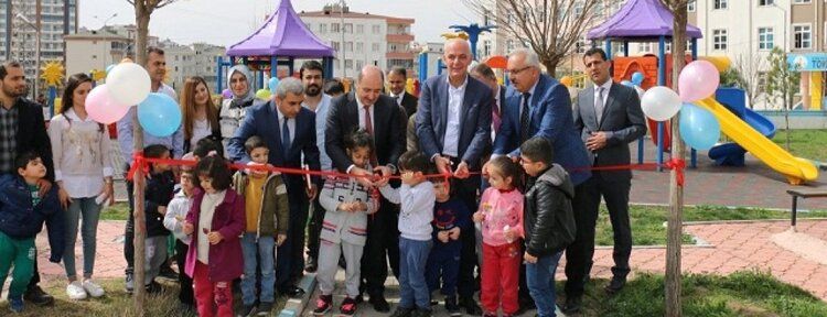 Engelli çocuklara oyun parkı