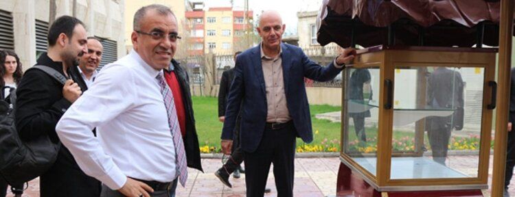 Simitçi ve mısırcılara araba