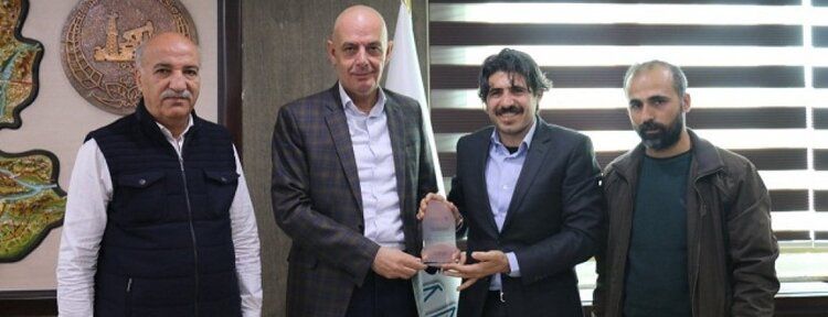 Kardeşlik Birliği’nden Başkan Vekili Aksoy’a plaket