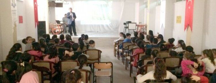 Çevrecilerden ağacı dikimi ve konferans