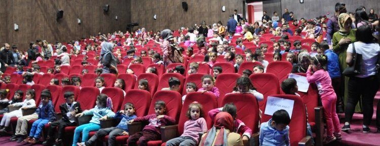 Belediye, minikleri tiyatroyla buluşturmaya devam ediyor