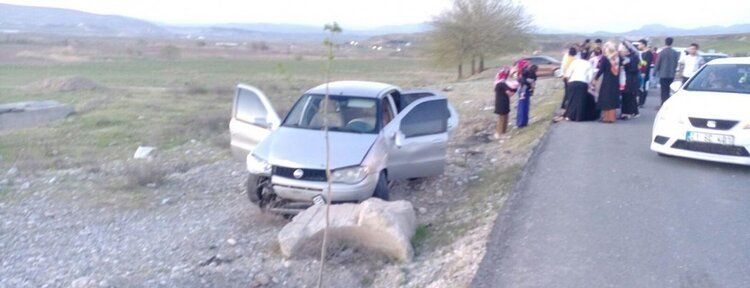 Otomobil şarampole girdi: 2 yaralı