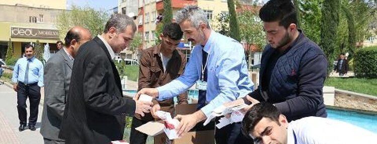 Belediye 2 bin 500 paket kandil simidi dağıttı