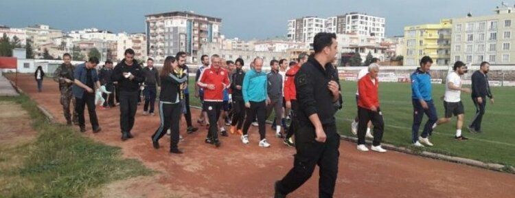 Vali Deniz’den ‘Koşabiliyorken koş’ projesine destek