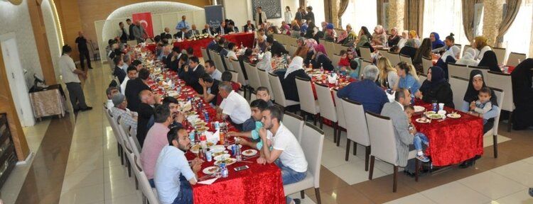Aksoy şehit aileleriyle bir araya geldi
