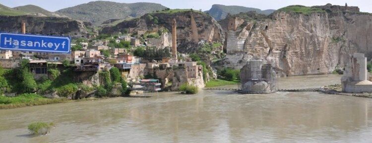 “Hasankeyf’te tarihi eserlerin taşınması işlemleri hızla sürüyor”