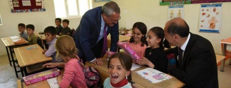 Vali Deniz, Beşiri İlçesine Bağlı Beşpınar ve Doğanpazarı köylerini ziyareti etti