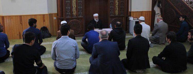 Molla Şirin Eşit, cuma vaazında üniversite öğrencileriyle buluştu