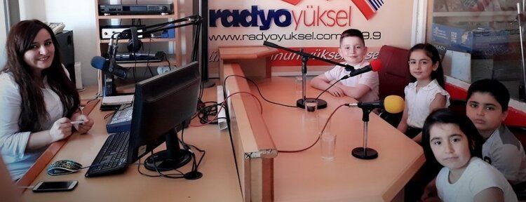 Radyo Yüksel’de miniklerle 23 Nisan