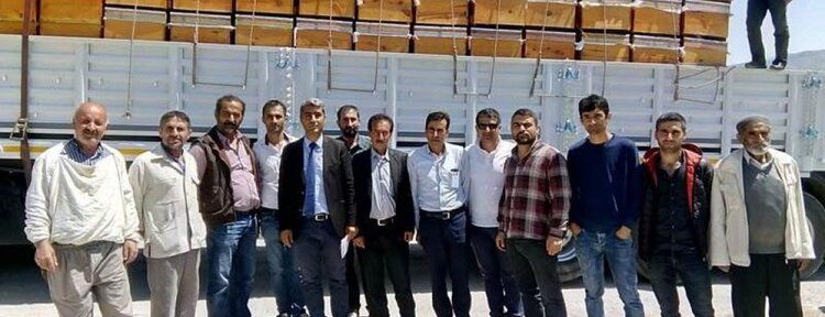 Arı yetiştiricilere arılı kovan ve malzeme dağıtımı yapıldı