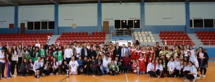 Kozluk’ta şenlik havasında Voleybol Turnuvası